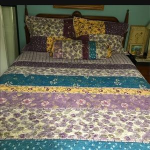 Pottery Barn Queen Reversible Quilt Set EUC